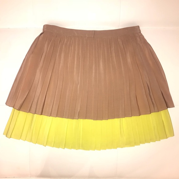 GUCCI Pleated Skirt Sz 46 - Picture 3 of 3